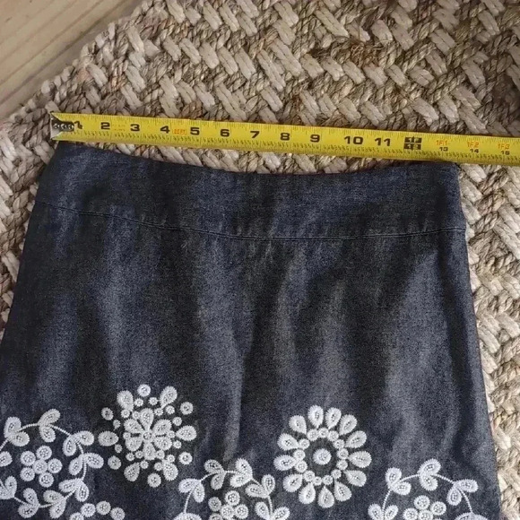 Ann Taylor Gray A-Line Skirt Embroidered Knee-Length - Picture 7 of 7